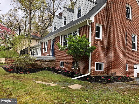 3rd image of 22 E Deer Park Dr