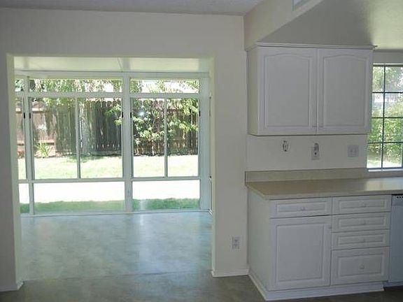 4th image of 8921 Autumnwood Dr
