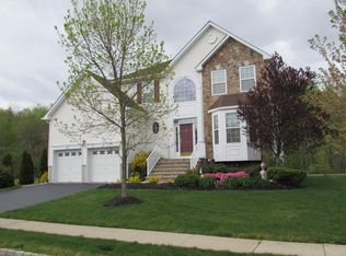 2 Carnation Rd, Monroe, NJ 08831