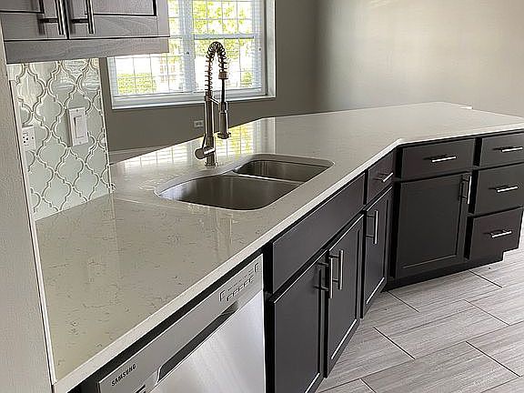 4th image of 9972 Constitution Dr