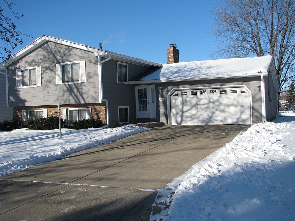 1st image of 581 Cottage Ave W
