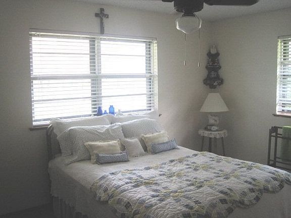 4th image of 1219 Austin Dr