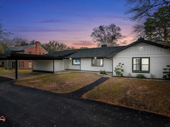 3203 Victory Dr, Marshall, TX 75672