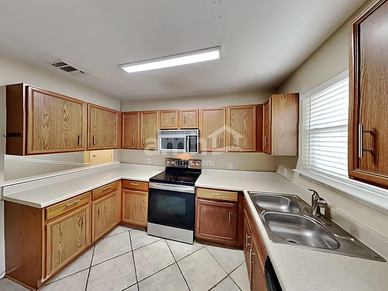 10711 N Shaenridge — Photo 4