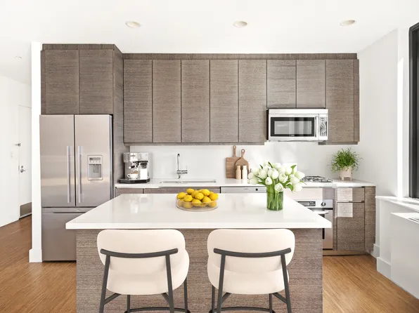 305 West 16th Street image 4 of 10