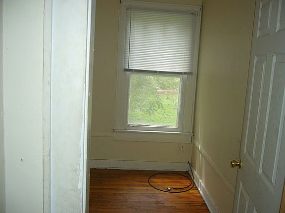 4th image of 223 Ault St