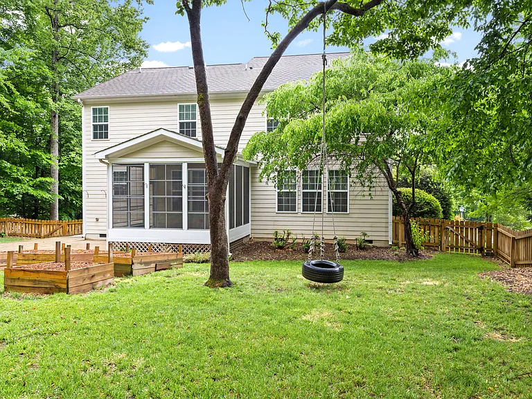 511 E Hatterleigh Ave — Photo 33