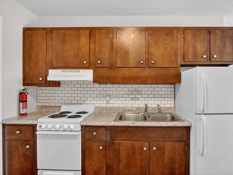 105 Lemay Dr — Photo 14