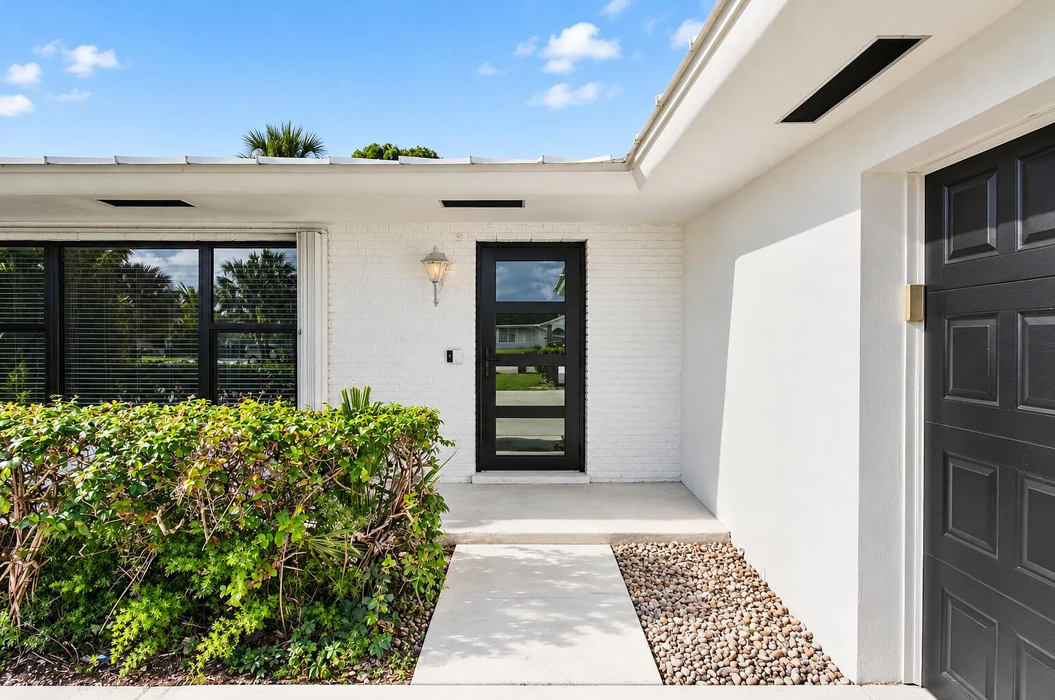 3 bed, 2.0 bath, 1591 sqft, $6,500 — Photo 3