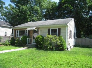 110 Oak Crest Dr, Riverside, RI 02915