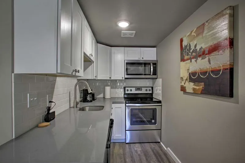 1 bed, 1.0 bath, 500 sqft, $699 — Photo 1