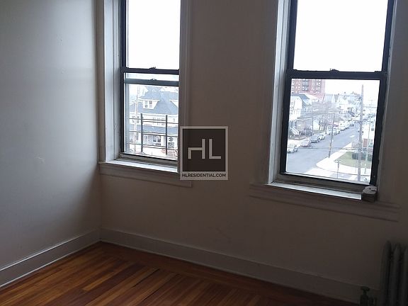 2nd image of 12010 Rockaway Beach Blvd APT 402