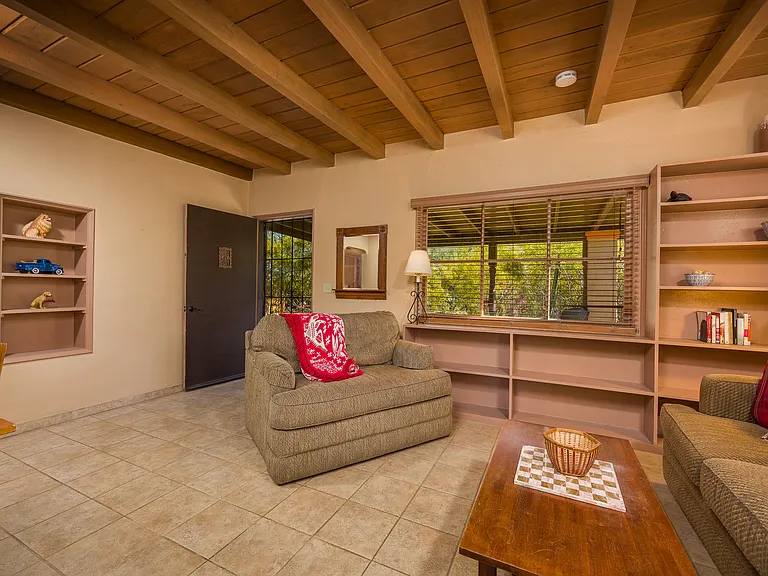 1533 E Lester St — Photo 3