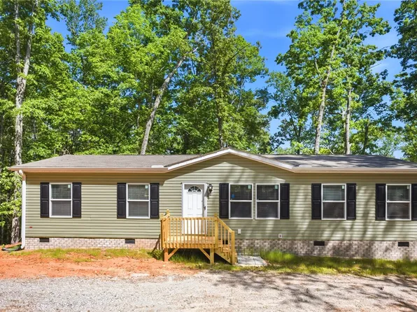 825 Trailwinds Dr, Westminster, SC 29693