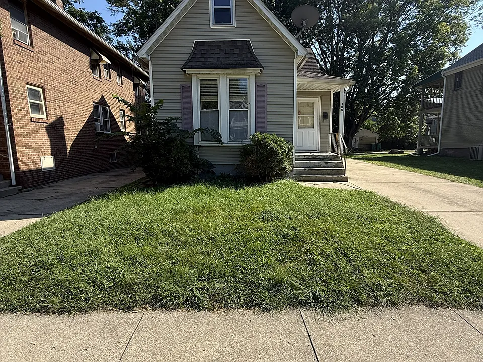 905 W Main St