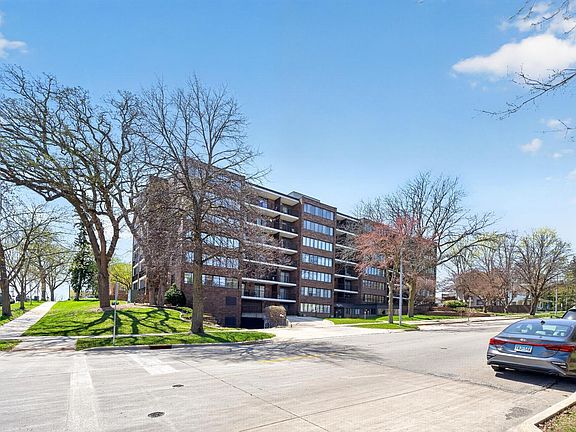 2nd image of 600 4th St SW APT 408