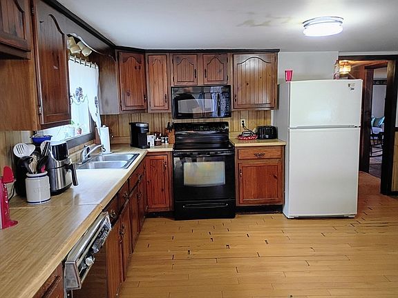 3rd image of 112 Mannville St