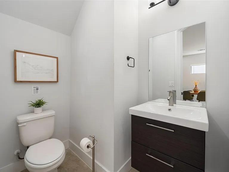 1306 E 3rd St #1 — Photo 18