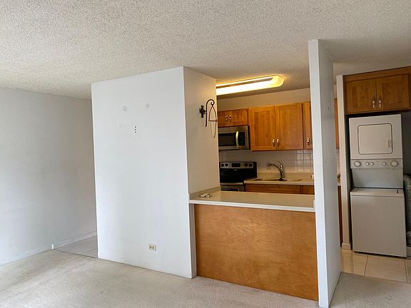 4th image of 909 Ala Nanala St APT 204