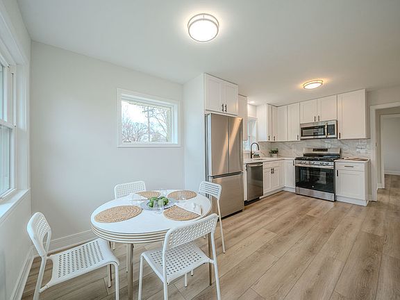 3rd image of 8058 E Prairie Rd