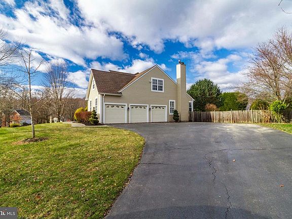 2nd image of 1 Woodsview Dr
