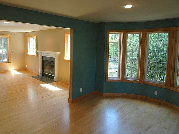 Dining room with curved exterior wall