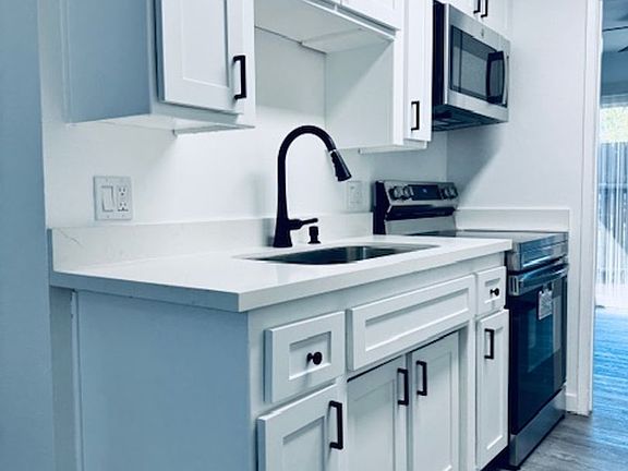 5th image of 130 S East St APT 1