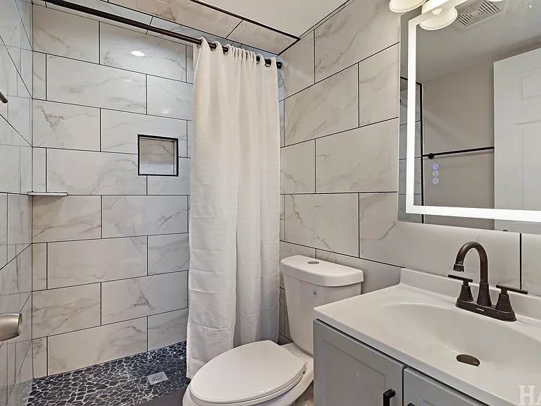 2208 Kensington Dr — Photo 7