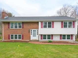 9 Wagon Wheel Dr, Bedford, MA 01730