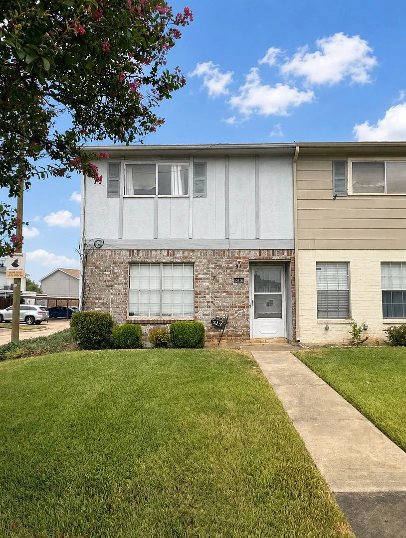 Bossier Townhome — Photo 1