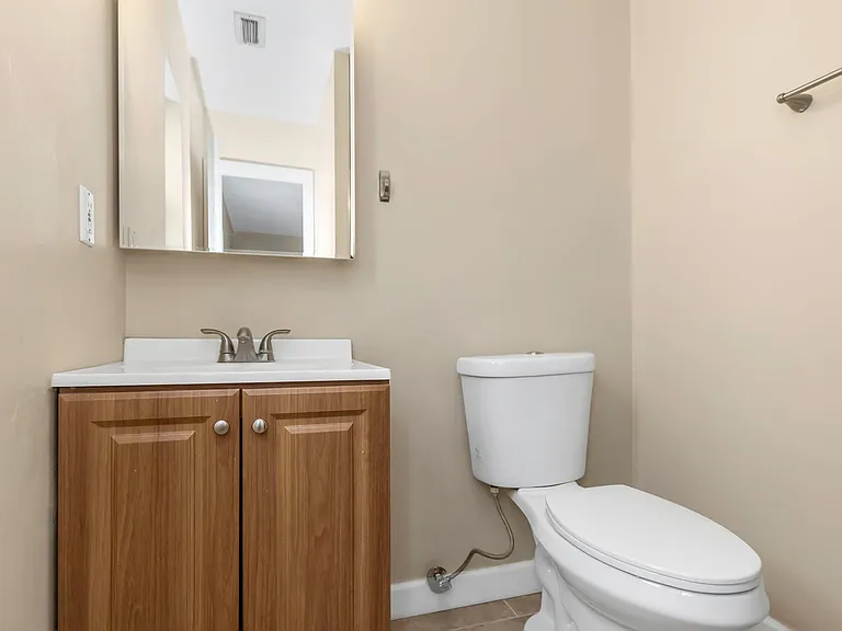 Main bedroom bathroom