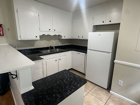 3rd image of 8000 Tiburon Cir