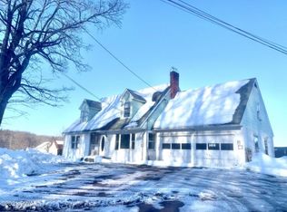 526 Elk Lake Dr, Waymart, PA 18472
