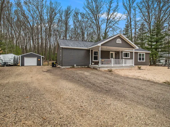 4541 W Hammett Rd, Pentwater, MI 49449