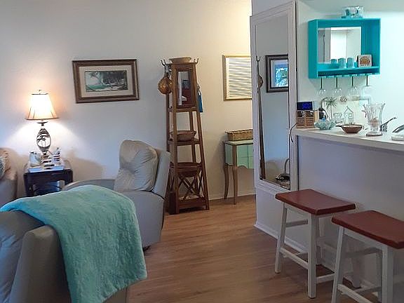 4th image of 2121 Wood St #230