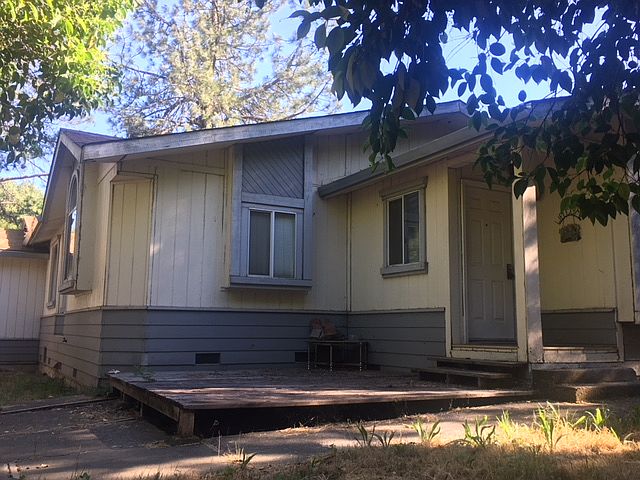 2nd image of 575 Ellen Lynn St