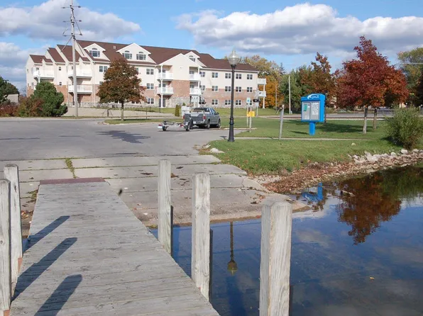 301 N Lake St Unit 301, Cadillac, MI 49601