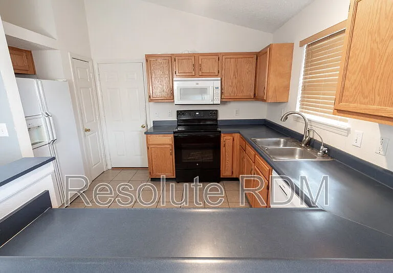 11968 Locus Ln — Photo 16