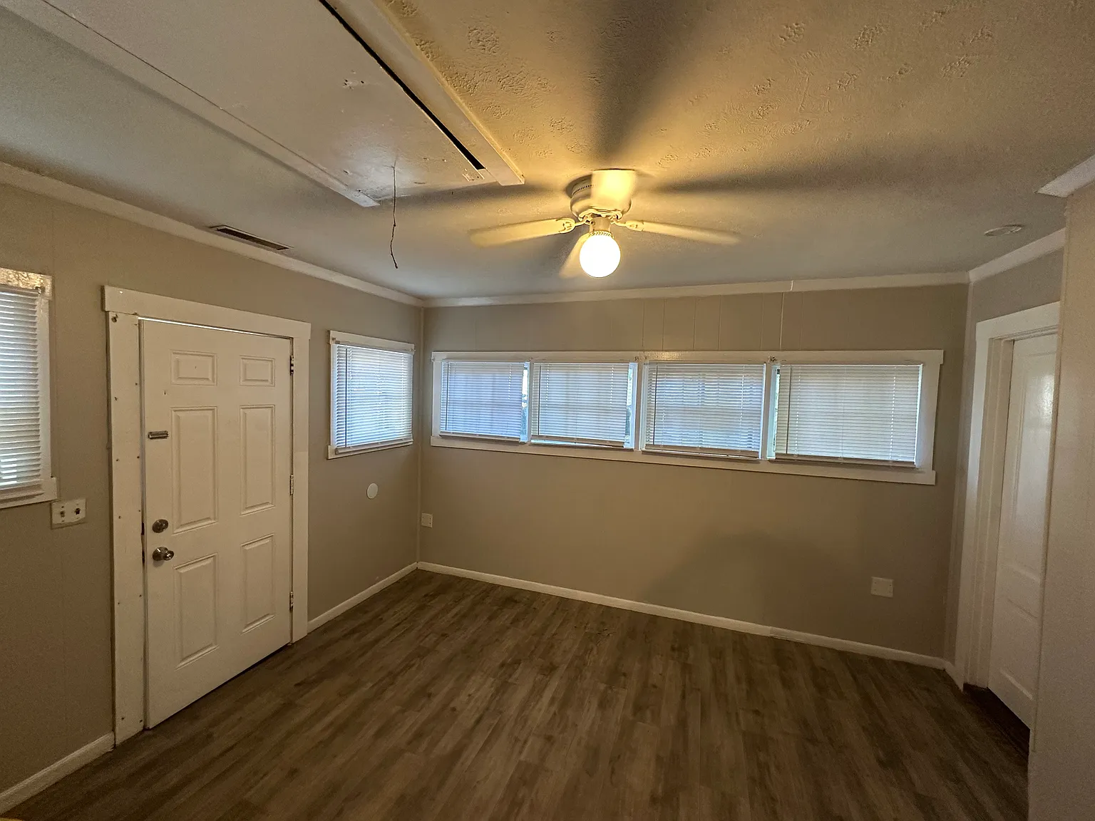218 Holmes Street — Photo 4