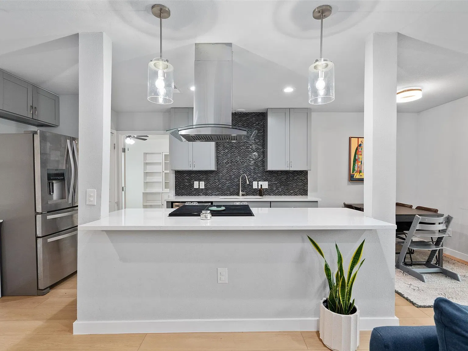 4 bed, 2.0 bath, 1316 sqft, $2,300 — Photo 1