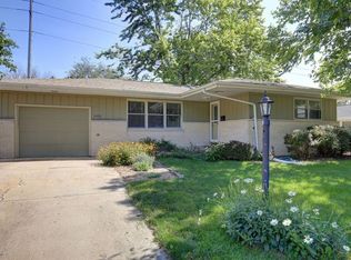 1506 E Fairlawn Dr, Urbana, IL 61802