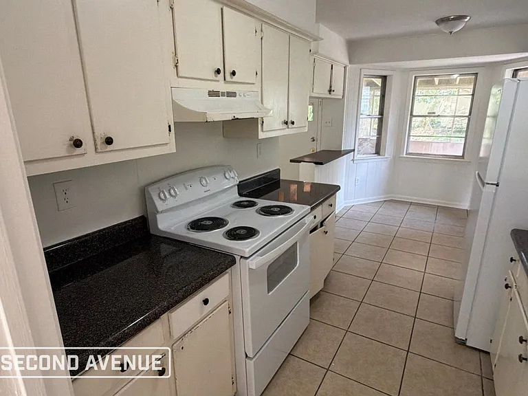 5052 Cedrick Ave — Photo 6