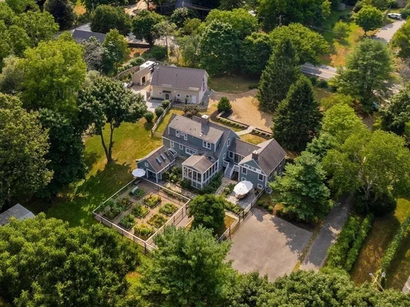 3 Jeffreys Neck Rd, Ipswich, MA 01938