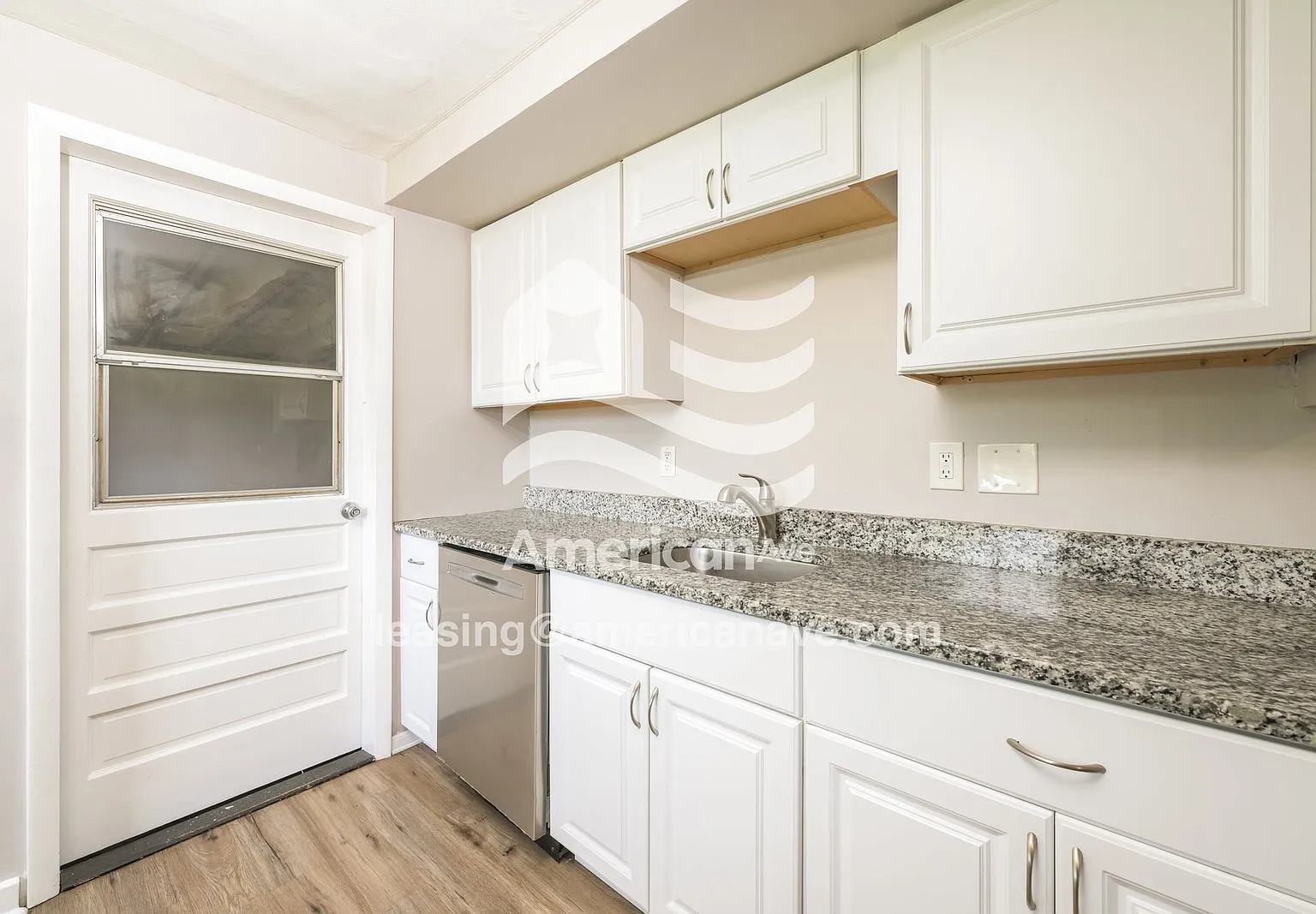 3 bed, 2.0 bath, 1427 sqft, $1,597 — Photo 4