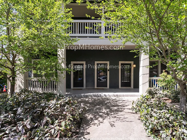 Charming Two Bedroom, One Bath in Mt Tabor! — Photo 2