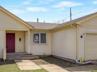 913 W Eads St, Urbana, IL
