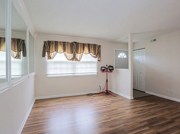 4th image of 320 Joan Ct Unit A