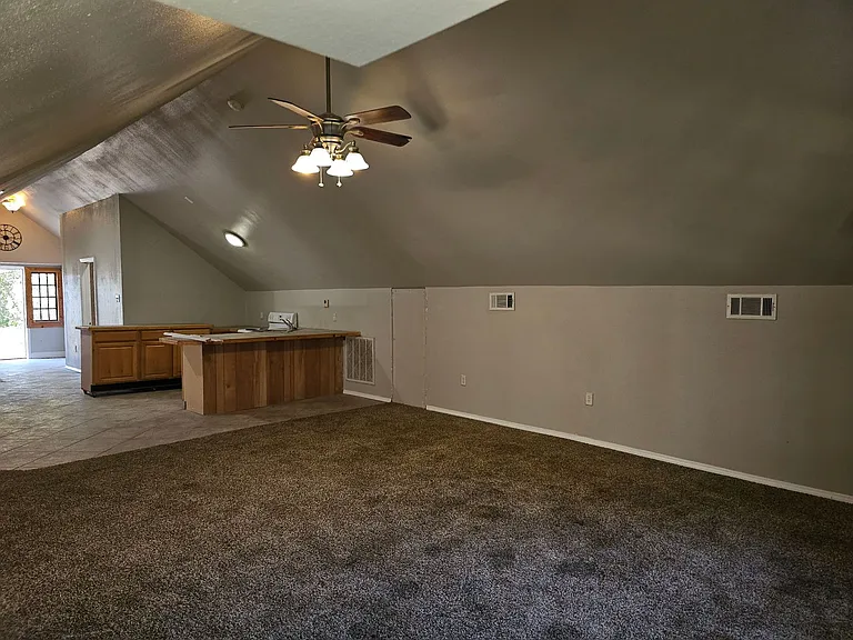 311 E Robert St — Photo 6