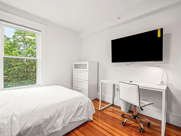 18 Benedict St #11 — Photo 2