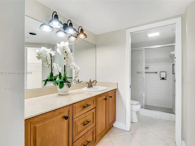 900 SW 125th Way — Photo 9